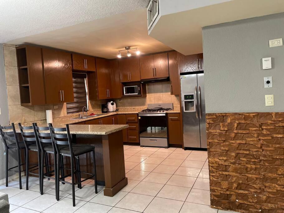 Casa Granada Cercana A Consulado Y Aeropuerto. Ciudad Juarez Ngoại thất bức ảnh