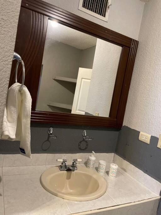 Casa Granada Cercana A Consulado Y Aeropuerto. Ciudad Juarez Ngoại thất bức ảnh